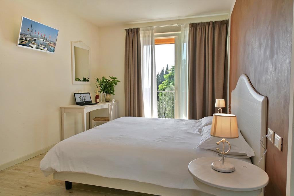 Relais Colle San Giorgio Bed and Breakfast Bardolino Værelse billede