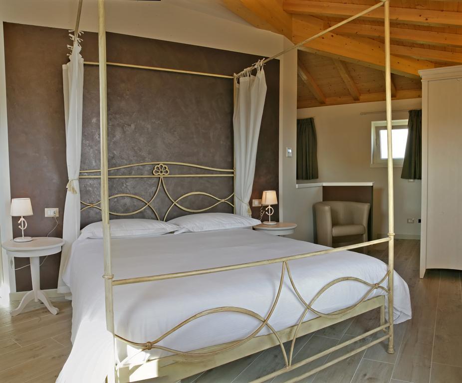 Relais Colle San Giorgio Bed and Breakfast Bardolino Værelse billede